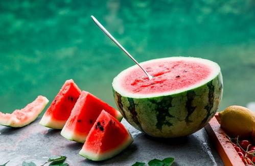 夏季吃瓜的诗句